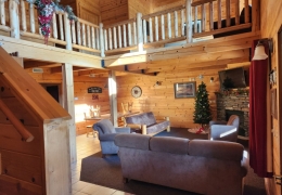 Cozy open floor concept with sleeping loft and 2 bedrooms on the second floor